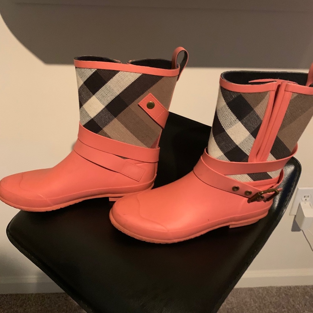 Burberry Rain Boots Pink Coral check detail